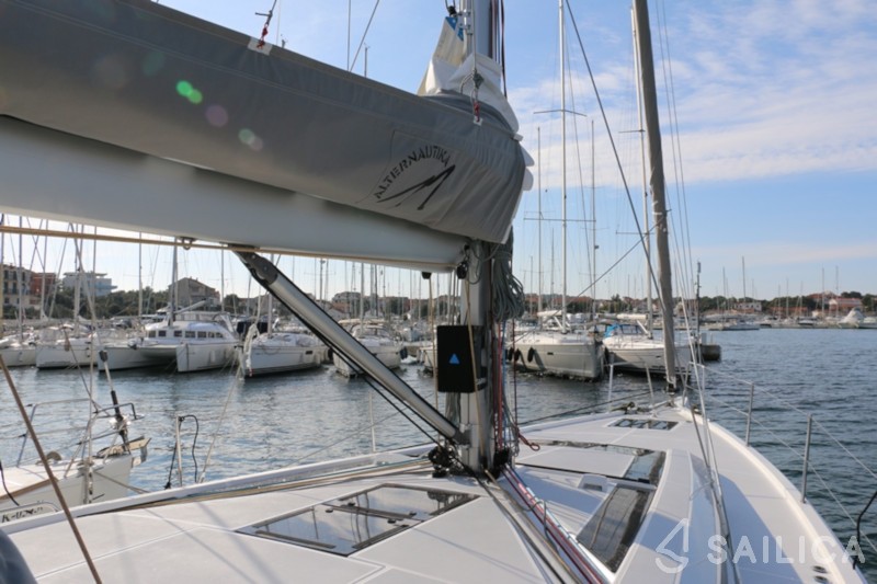 Oceanis 51.1 - Yacht Charter Sailica