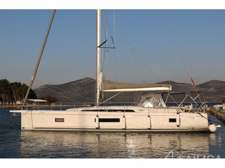 Oceanis 51.1 - Yacht Charter Sailica