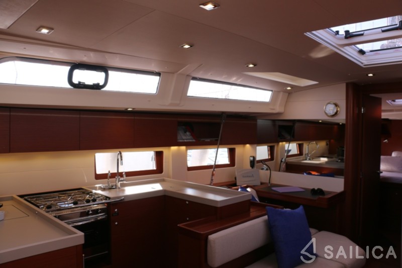 Oceanis 51.1 - Yacht Charter Sailica