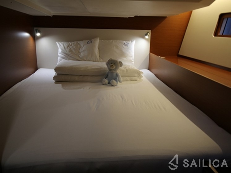 Oceanis 51.1 - Yacht Charter Sailica