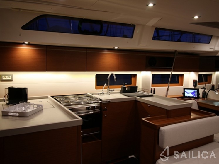 Oceanis 51.1 - Yacht Charter Sailica