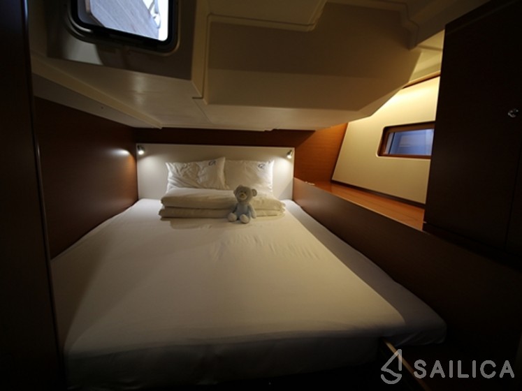 Oceanis 51.1 - Yacht Charter Sailica