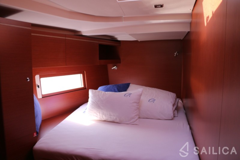 Oceanis 51.1 - Yacht Charter Sailica