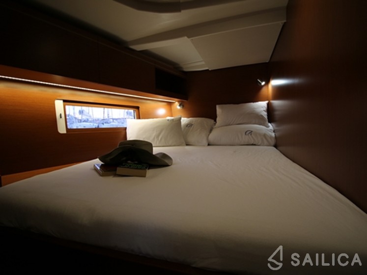 Oceanis 51.1 - Yacht Charter Sailica