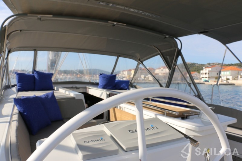 Oceanis 51.1 - Yacht Charter Sailica