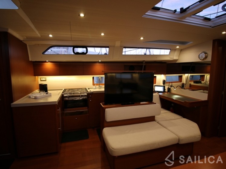 Oceanis 51.1 - Yacht Charter Sailica