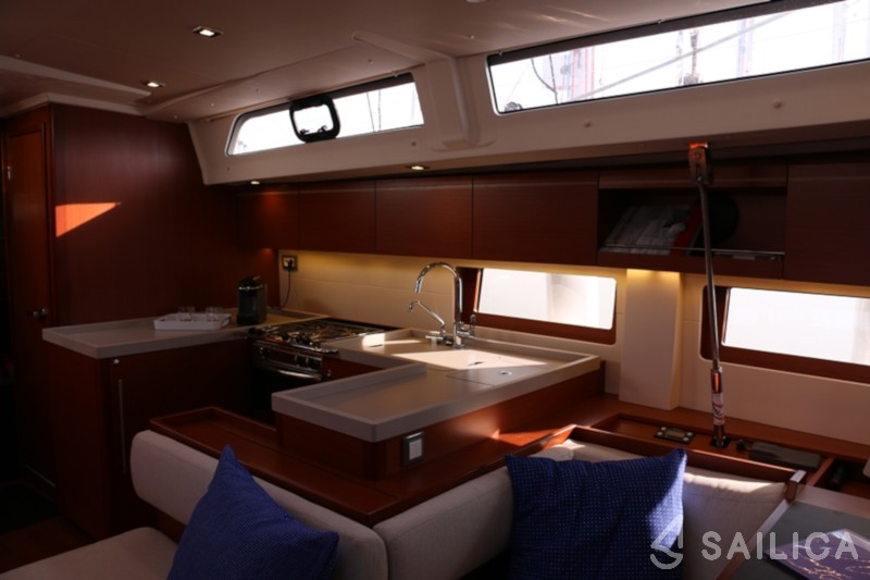 Oceanis 51.1 - Yacht Charter Sailica