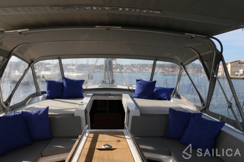 Oceanis 51.1 - Yacht Charter Sailica