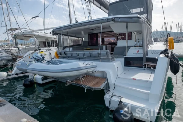 Astréa 42 - Yacht Charter Sailica