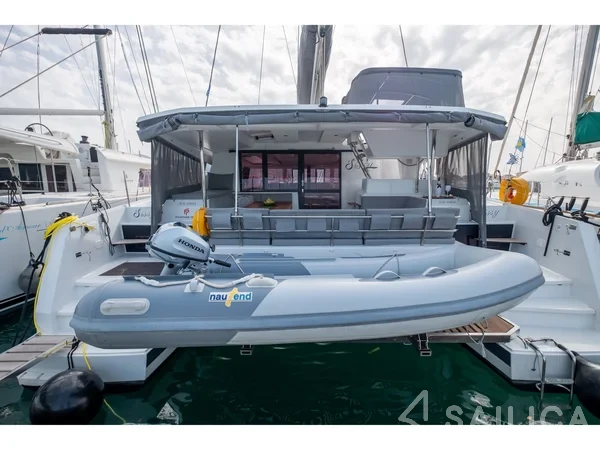 Astréa 42 - Yacht Charter Sailica