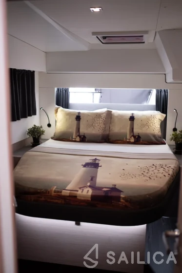 Astréa 42 - Yacht Charter Sailica