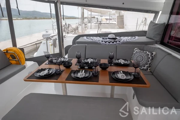 Astréa 42 - Yacht Charter Sailica