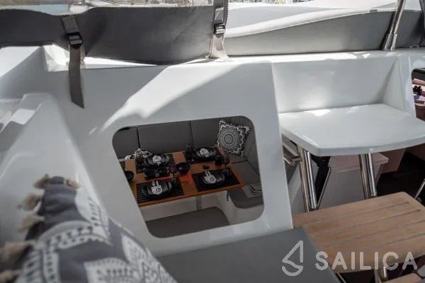 Astréa 42 - Yacht Charter Sailica