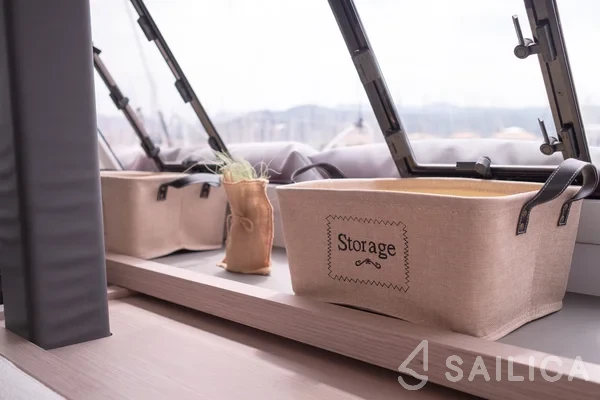 Astréa 42 - Yacht Charter Sailica