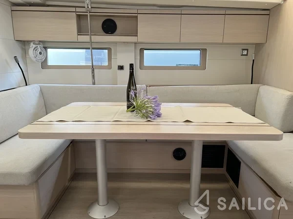 Oceanis 51.1 - Yacht Charter Sailica