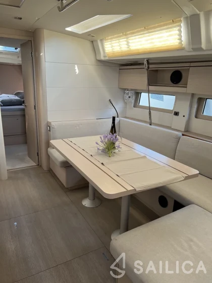 Oceanis 51.1 - Yacht Charter Sailica