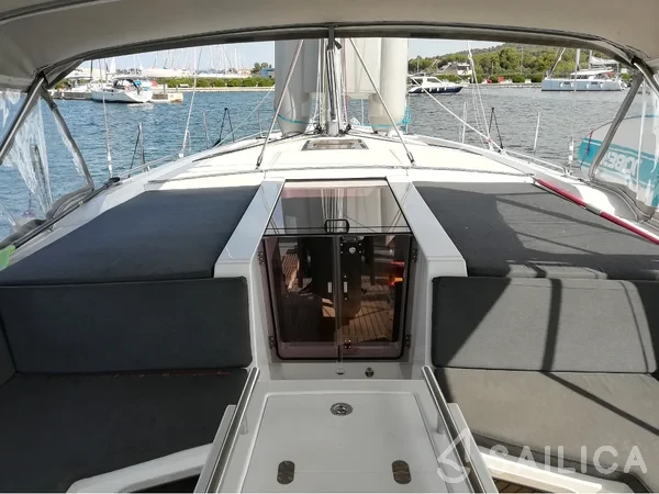 Oceanis 51.1 - Yacht Charter Sailica