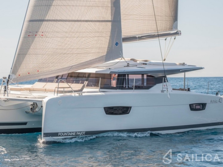 Astréa 42 - Yacht Charter Sailica