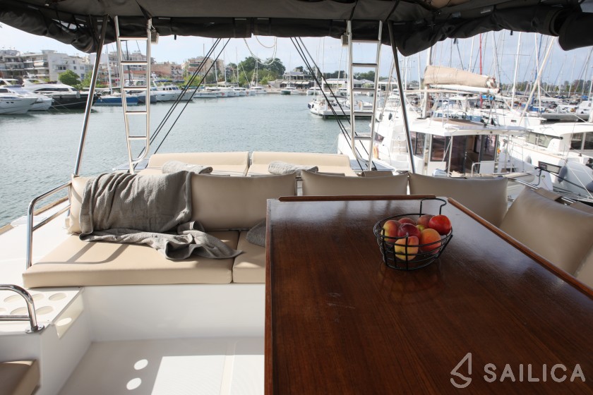 Bali 4.8  - Yacht Charter Sailica
