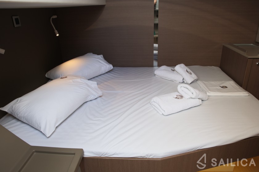 Bali 4.8  - Yacht Charter Sailica
