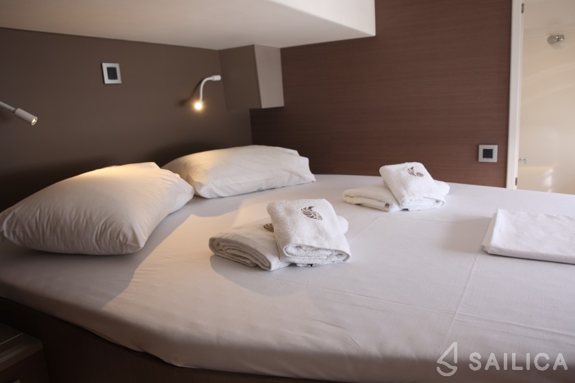 Bali 4.8  - Yacht Charter Sailica