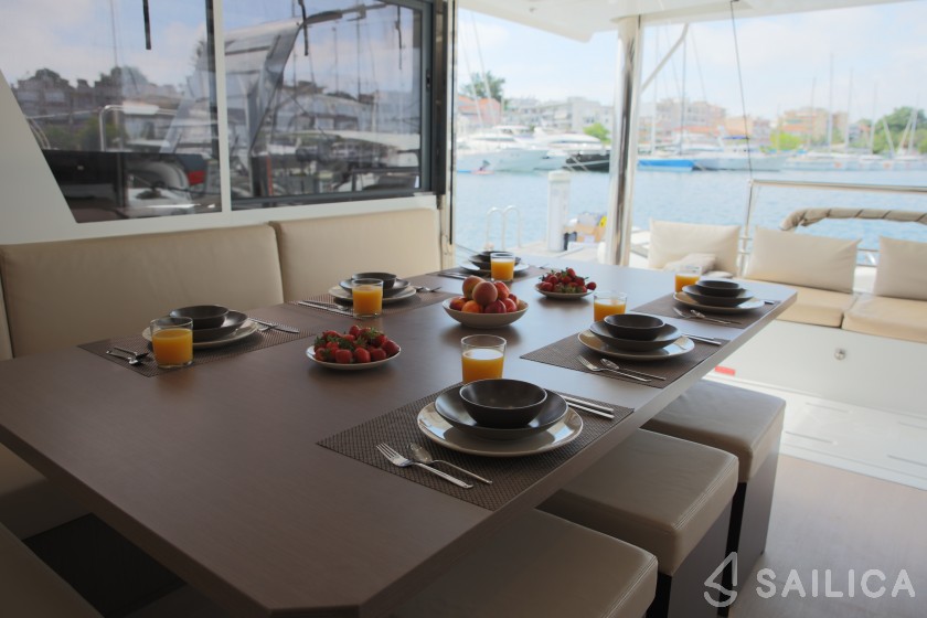 Bali 4.8  - Yacht Charter Sailica