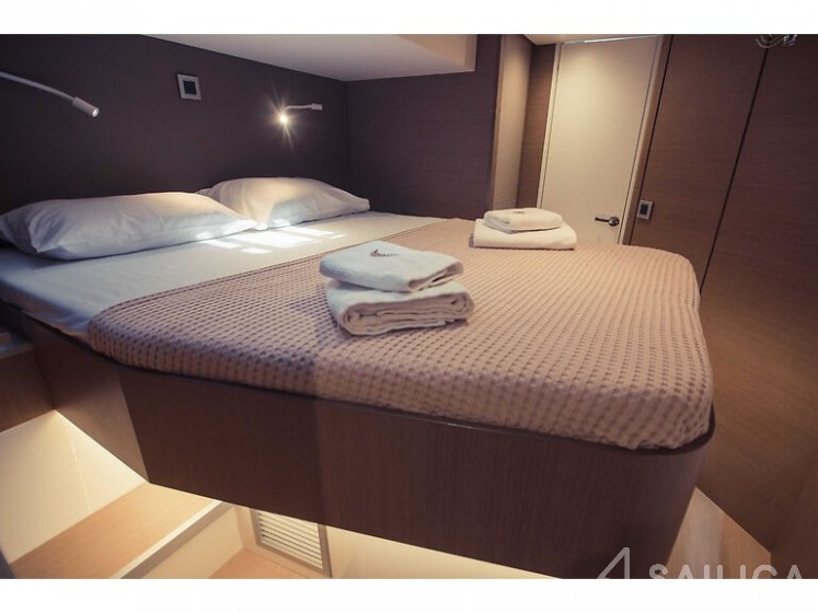 Bali 4.8  - Yacht Charter Sailica