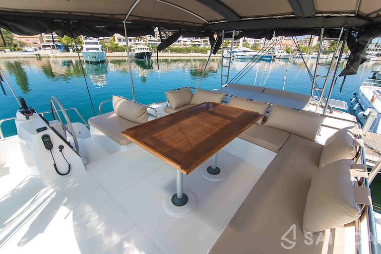 Bali 4.8  - Yacht Charter Sailica