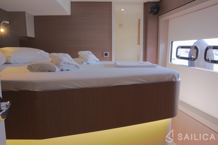 Bali 4.8  - Yacht Charter Sailica