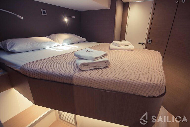 Bali 4.8  - Yacht Charter Sailica