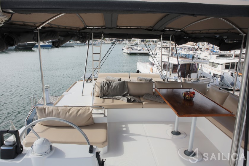 Bali 4.8  - Yacht Charter Sailica