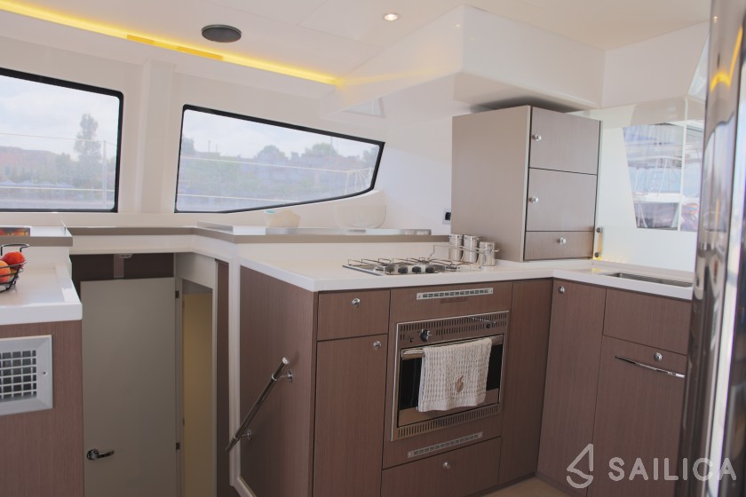 Bali 4.8  - Yacht Charter Sailica