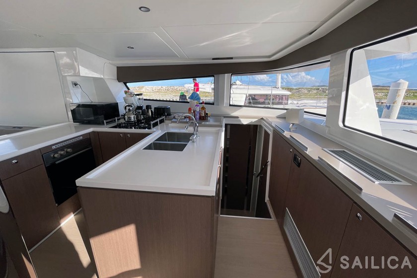 Bali 5.4. - Yacht Charter Sailica