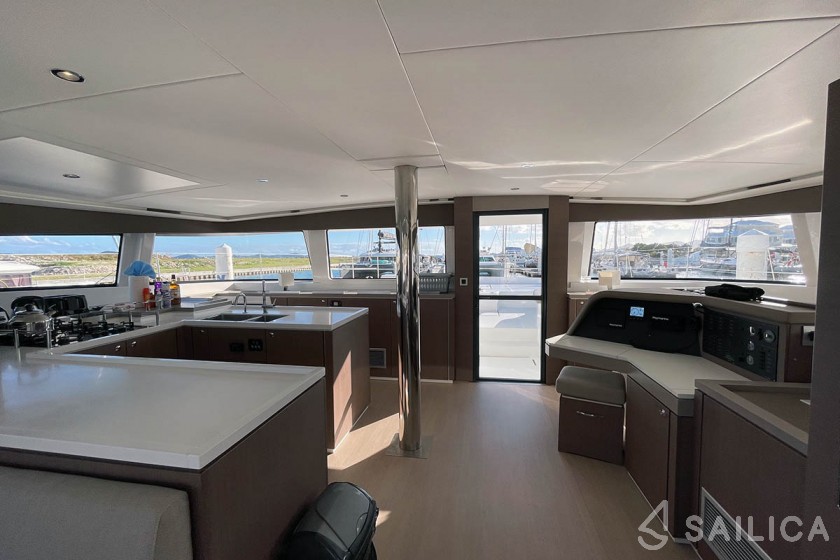 Bali 5.4. - Yacht Charter Sailica