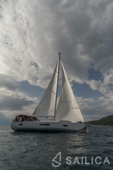 Oceanis 51.1 - Yacht Charter Sailica