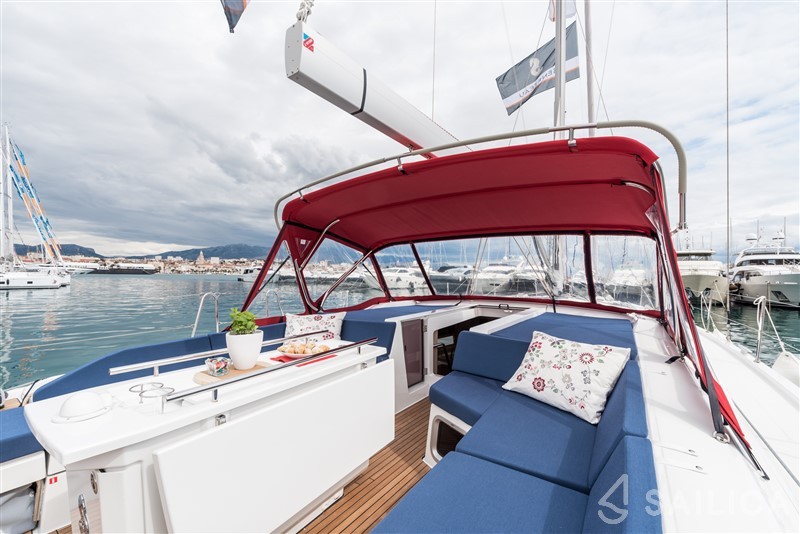 Oceanis 51.1 - Yacht Charter Sailica