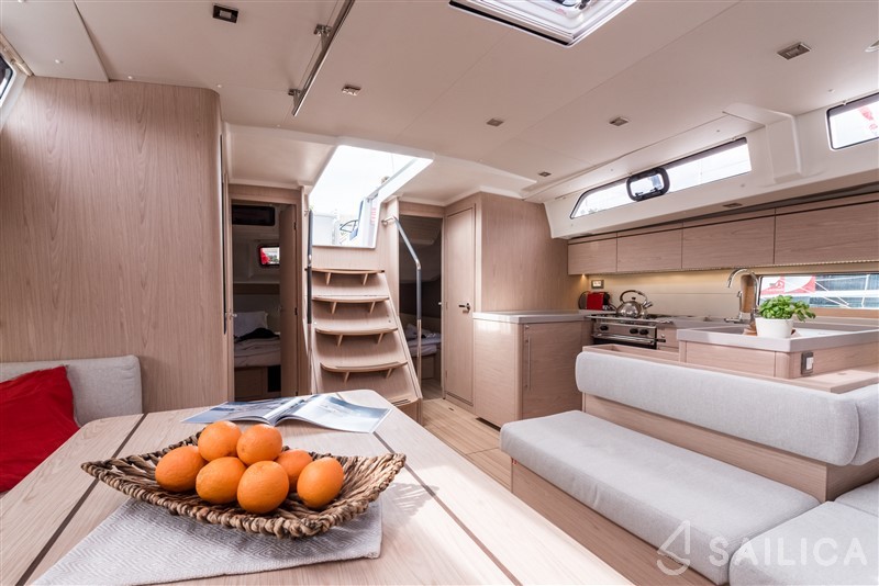 Oceanis 51.1 - Yacht Charter Sailica