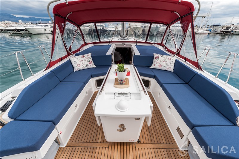 Oceanis 51.1 - Yacht Charter Sailica