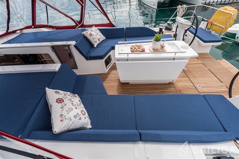 Oceanis 51.1 - Yacht Charter Sailica