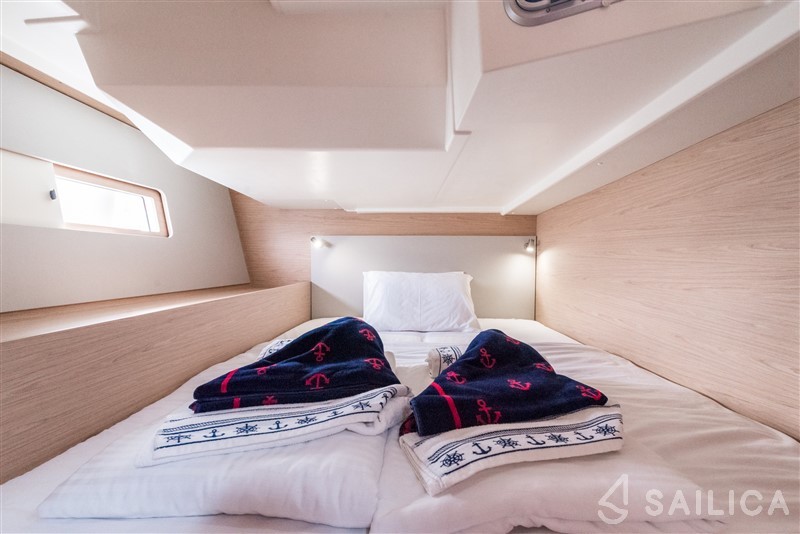 Oceanis 51.1 - Yacht Charter Sailica