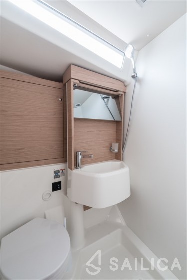 Oceanis 51.1 - Yacht Charter Sailica
