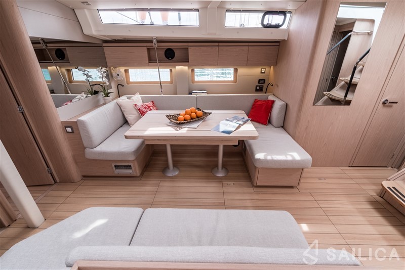 Oceanis 51.1 - Yacht Charter Sailica