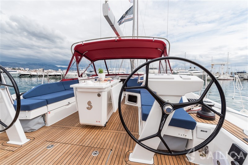 Oceanis 51.1 - Yacht Charter Sailica