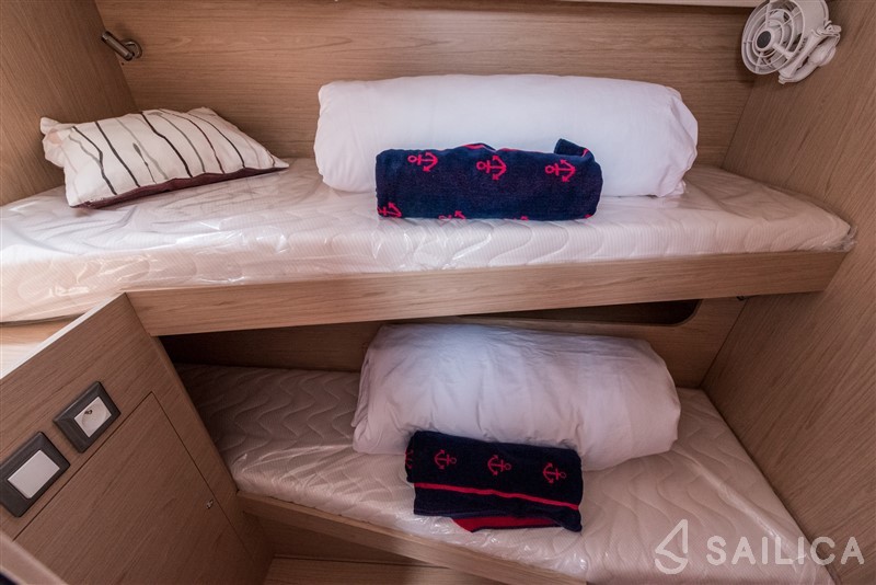 Oceanis 51.1 - Yacht Charter Sailica