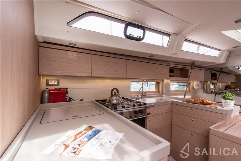 Oceanis 51.1 - Yacht Charter Sailica