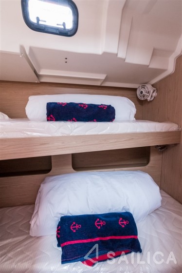 Oceanis 51.1 - Yacht Charter Sailica