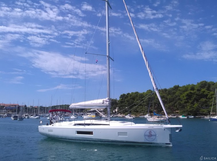 Oceanis 51.1 - Yacht Charter Sailica