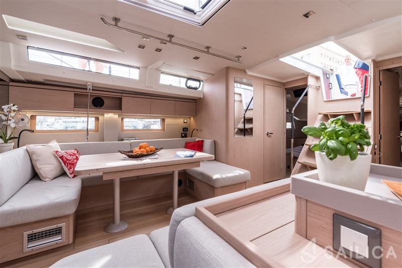 Oceanis 51.1 - Yacht Charter Sailica