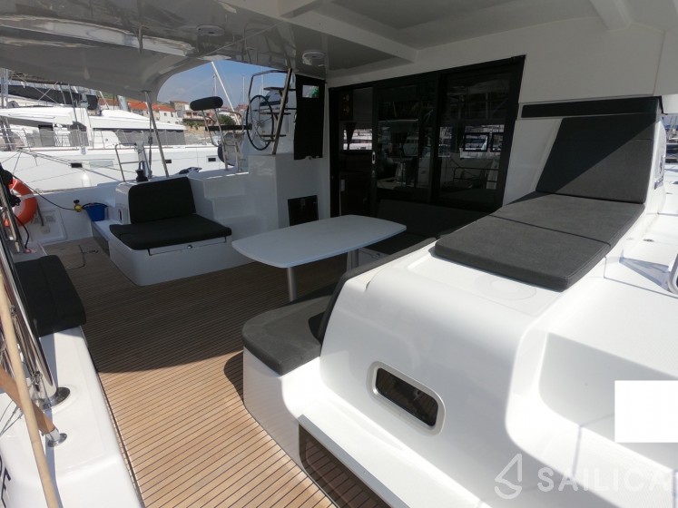 Lagoon 42 - Yacht Charter Sailica