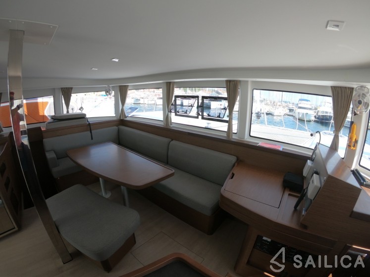 Lagoon 42 - Yacht Charter Sailica